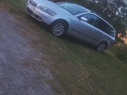 Grå Begagnad 2005 Volvo V50 Kinetic Kombi | 10 000 kr (Marknadspris)
