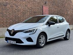 Vit Begagnad 2022 Renault Clio V Equilibre Halvkombi | 159 500 kr (Marknadspris)