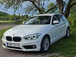 Vit Begagnad 2016 BMW 118 Halvkombi | 120 000 kr (Bra pris)