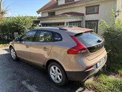 Brun Begagnad 2014 Volvo V40 CC Summum Kombi | 115 000 kr (Marknadspris)