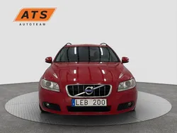 Röd Begagnad 2010 Volvo V70 Momentum Kombi | 49 900 kr (Marknadspris)