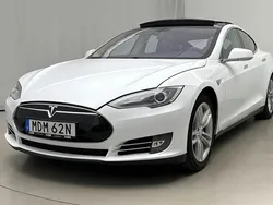 Vit Begagnad 2013 Tesla Model S Sedan | 190 000 kr (Marknadspris)