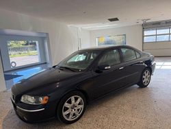 Mörkblå Begagnad 2006 Volvo S60 Summum Sedan | 34 900 kr (Marknadspris)