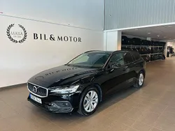 Svart Begagnad 2019 Volvo V60 Momentum Kombi | 299 900 kr (Marknadspris)