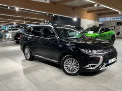 Svart Begagnad 2019 Mitsubishi Outlander P-HEV SUV | 269 900 kr (Marknadspris)