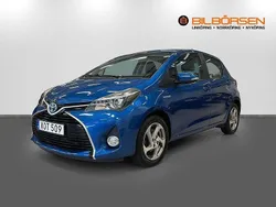 Blå Begagnad 2014 Toyota Yaris Hybrid Active Halvkombi | 129 900 kr (Marknadspris)
