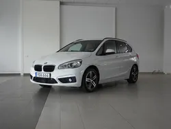 Vit Begagnad 2016 BMW 225 Active Tourer Performance Minibuss | 169 800 kr (Marknadspris)