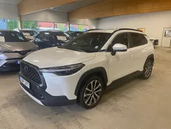 Vit Begagnad 2022 Toyota Corolla Cross Style SUV | 364 900 kr (Marknadspris)