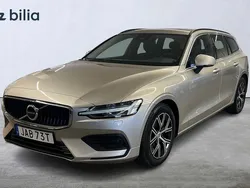 Grå Begagnad 2022 Volvo V60 Core Kombi | 325 000 kr (Marknadspris)