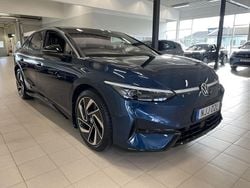 Blå (aquamarine blue metallic) Begagnad 2024 VW ID.7 Pro Sedan | 529 900 kr (Superpris)