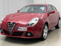 Röd Begagnad 2016 Alfa Romeo Giulietta Distinctive | 96 000 kr