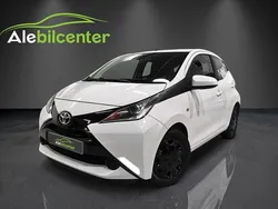 Vit Begagnad 2015 Toyota Aygo X-play Halvkombi | 69 900 kr (Marknadspris)