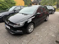 Svart Begagnad 2017 VW Polo Halvkombi | 134 000 kr (Marknadspris)