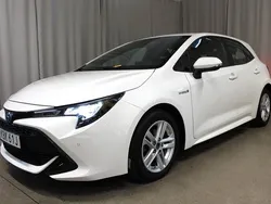 Vit Begagnad 2019 Toyota Corolla Hybrid Active Halvkombi | 214 900 kr (Marknadspris)