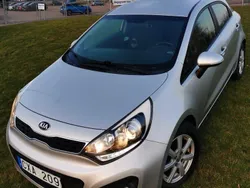 Grå Begagnad 2014 Kia Rio Halvkombi | 49 900 kr (Bra pris)