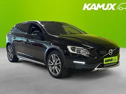 Svart Begagnad 2016 Volvo V60 CC Summum Kombi | 229 900 kr (Marknadspris)