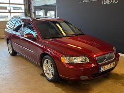 Vinrödmet Begagnad 2007 Volvo V70 Momentum Kombi | 99 900 kr