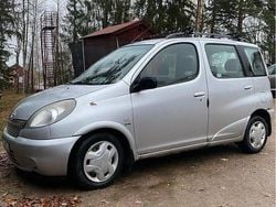 Silver Begagnad 2002 Toyota Yaris Verso Minibuss | 23 000 kr