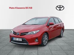 Mörkröd Begagnad 2013 Toyota Auris Touring Sports Comfort Kombi | 109 000 kr (Marknadspris)