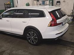 Begagnad 2019 Volvo V60 CC Kombi | 239 000 kr (Marknadspris)