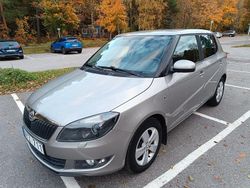 Brun Begagnad 2014 Skoda Fabia Ambiente Halvkombi | 49 500 kr (Marknadspris)