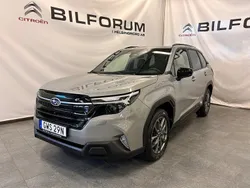 Grå (river rock pearl) Ny 2024 Subaru Forester SUV | 429 900 kr (Marknadspris)