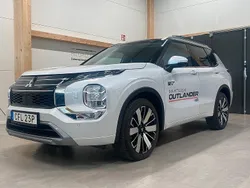 Vit Ny 2025 Mitsubishi Outlander P-HEV Instyle SUV | 609 900 kr