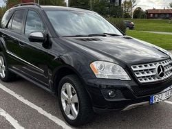 Svart Begagnad 2009 Mercedes ML350 SUV | 95 000 kr