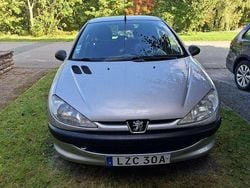 Grå Begagnad 2000 Peugeot 206 Halvkombi | 14 000 kr