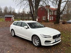 Vit Begagnad 2020 Volvo V90 Momentum Kombi | 175 000 kr
