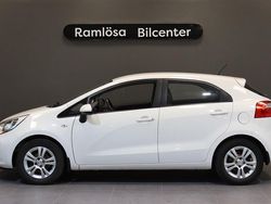 Vit Begagnad 2011 Kia Rio Halvkombi | 54 900 kr (Marknadspris)