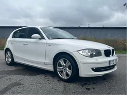Vit Begagnad 2008 BMW 118 Advantage Halvkombi | 53 900 kr (Marknadspris)