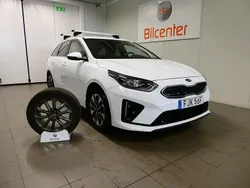 Vit Begagnad 2021 Kia Ceed Kombi | 219 900 kr (Marknadspris)