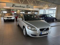 Ljusgrå Begagnad 2008 Volvo V50 Kinetic Kombi | 39 900 kr (Dyr)