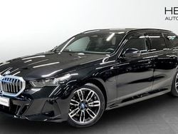 Svart (black) Begagnad 2025 BMW 530e Comfort Edition Kombi | 658 700 kr (Bra pris)