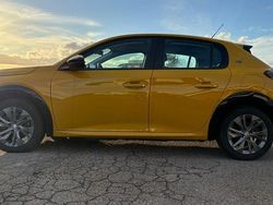 Gul Begagnad 2022 Peugeot e-208 Halvkombi | 204 900 kr (Dyr)