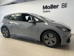 Ljusgrå (vapor grey) Begagnad 2024 Cupra Born Halvkombi | 289 900 kr (Marknadspris)