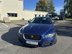 Blå Begagnad 2016 Jaguar XE Sedan | 145 000 kr (Bra pris)