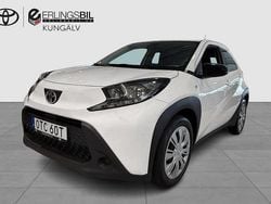 Vit Begagnad 2022 Toyota Aygo Play Halvkombi | 149 900 kr (Marknadspris)