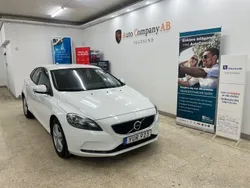 Vit Begagnad 2018 Volvo V40 Kinetic Kombi | 154 900 kr (Marknadspris)