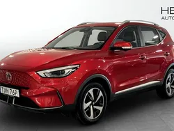 Röd (red) Begagnad 2022 MG ZS Luxury Sedan | 249 900 kr (Bra pris)