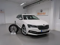 Vit Begagnad 2020 Skoda Superb Style Kombi | 279 900 kr (Marknadspris)