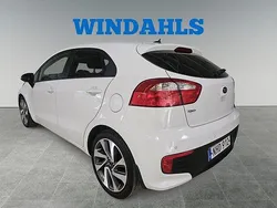 Vit Begagnad 2016 Kia Rio Halvkombi | 94 700 kr (Marknadspris)