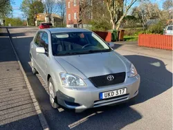 Silver Begagnad 2003 Toyota Corolla Halvkombi | 25 900 kr (Marknadspris)