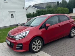 Röd Begagnad 2016 Kia Rio Halvkombi | 124 900 kr (Lite dyr)