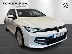 Silver (oyster silver metallic) Ny 2025 VW Golf VIII Life Kombi | 332 200 kr (Marknadspris)