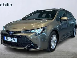 Grön Begagnad 2024 Toyota Corolla Active Kombi | 309 900 kr (Marknadspris)