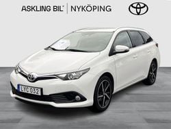 Vit Begagnad 2017 Toyota Auris Touring Sports Comfort Kombi | 149 000 kr (Marknadspris)