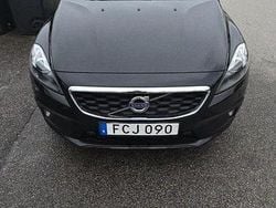 Svart Begagnad 2014 Volvo V40 CC Momentum Kombi | 135 000 kr (Marknadspris)