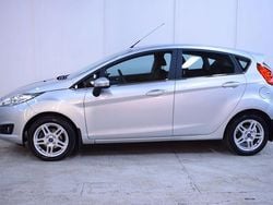 Grå Begagnad 2015 Ford Fiesta Titanium Halvkombi | 89 900 kr (Marknadspris)